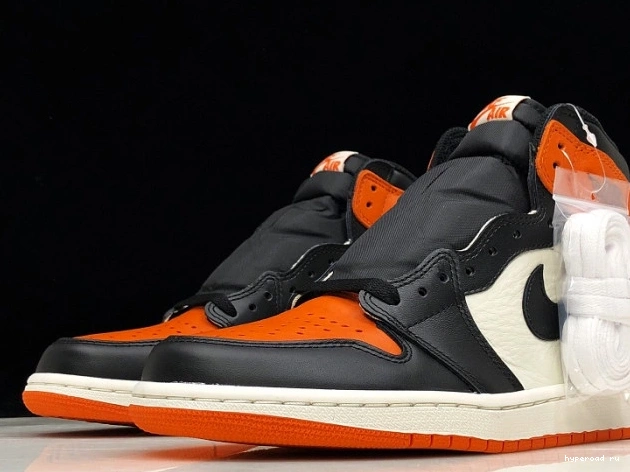 Off-Louis Air AQ0818-158 AJ1 x OW 1 Jordan 0925